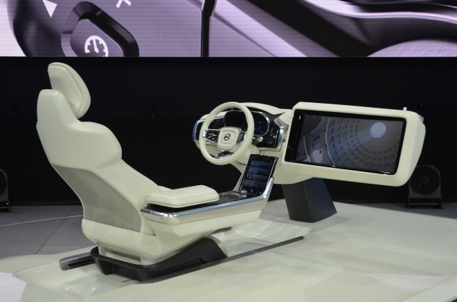 Volvo osadí už každou S90 částečným autopilotem, jeho zákazníci ale chtějí řídit