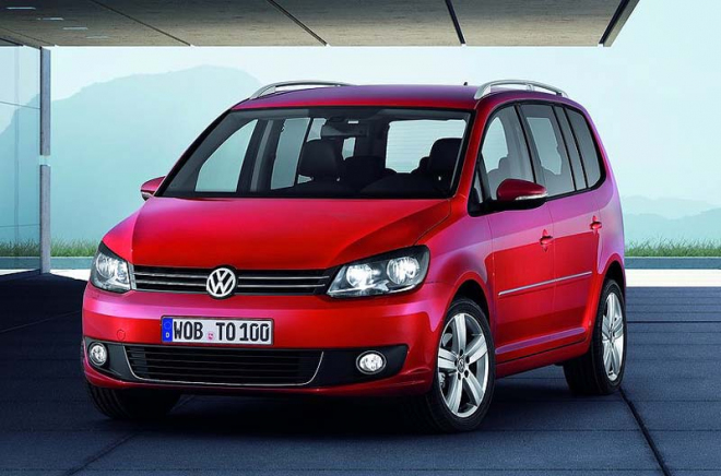 Volkswagen Touran 2011: druhý facelift bestselleru 
