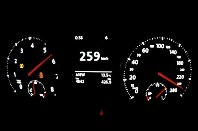 VW Golf VII GTI Performance: podívejte se, jak zrychluje z 0 na 250 km/h (video)