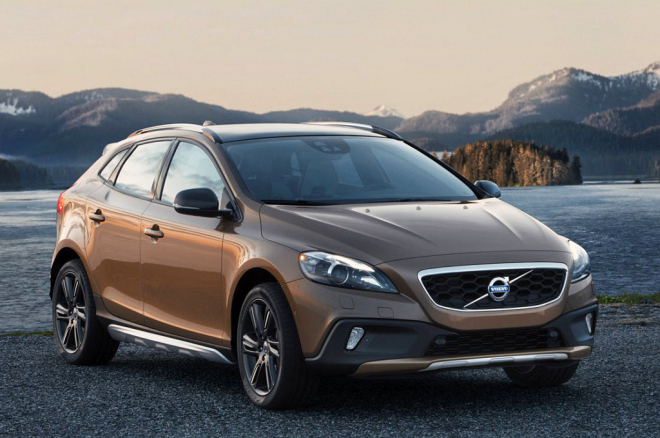 Volvo V40 Cross Country má české ceny, oproti standardu připlatíte 32 000 Kč