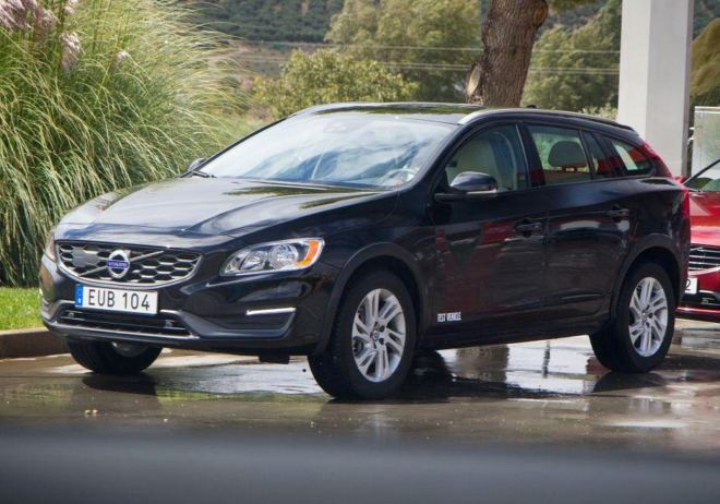 Volvo V60 Cross Country nafoceno bez maskování, vzhledem nepřekvapuje