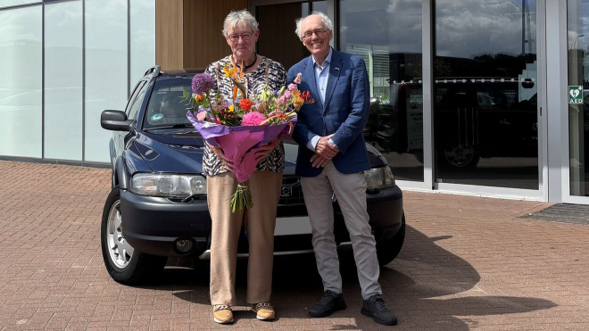 První majitel najel s novým Volvem za 21 let přes 1 milion kilometrů. Celou dobu jezdil k jednomu dealerovi, toto ho u něj čekalo za odměnu