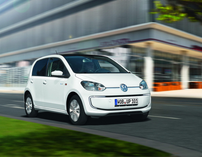 VW uznává limity elektromobilů, k e-up! přidá konvenční up! zdarma