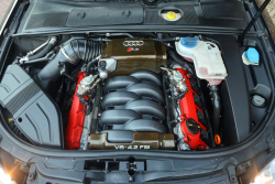 K mání je ještě krásně zachovalý poslední ostrý kombík s motorem V8 a ručním řazením, nic takového už se nevrátí