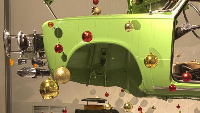 V ruském muzeu motorismu si udělali vánoční strom z Lady. Dělali na něm půl roku