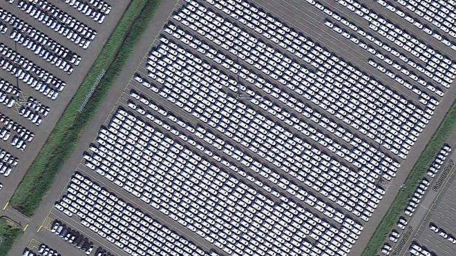 Volkswagen hledá místo, kam by zaparkoval 20 tisíc Passatů. Nepomůžete?