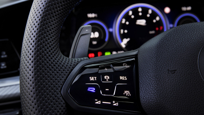 Nový nejlepší Golf ukázal na Autobahnu, co umí. I v mizerných podmínkách je lepší, než měl být