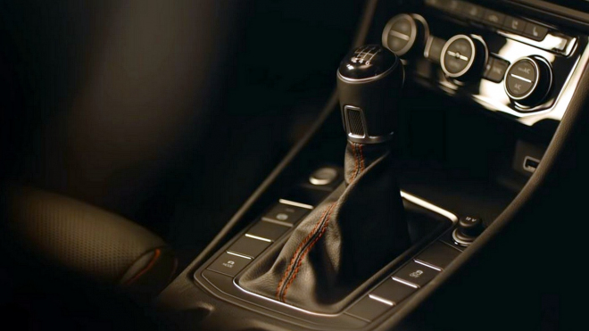 VW v USA kontroverzně propaguje ruční řazení, jinak vtipná reklama narazila