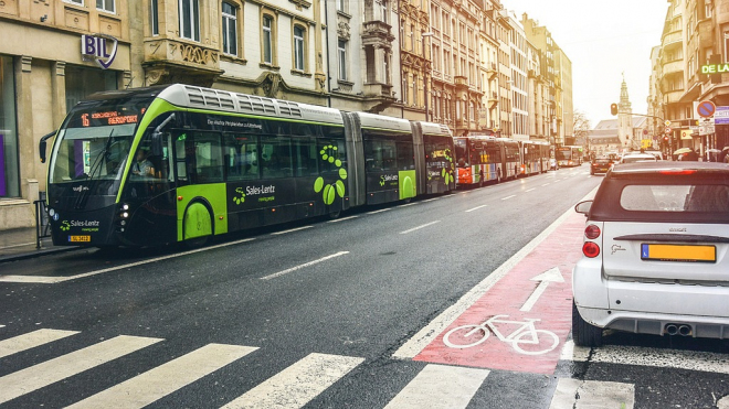 První země zavedla hromadnou dopravu zdarma, neplatí se za autobusy ani vlaky