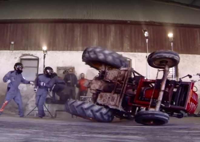 Volvo Terror je driftující turbotraktor. Ukáže vám, proč raději drfitovat s něčím jiným (video)