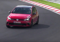 VW Golf GTI Clubsport: takhle řádí až 290koňové GTI na Nordschleife (video)
