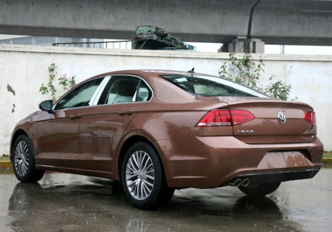 VW Jetta CC: sériová verze na zatím nejlepších fotkách, jméno zůstává nejasné