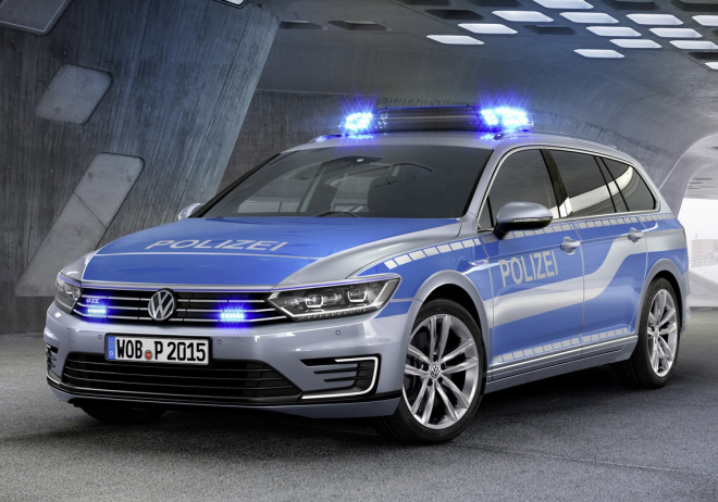 Nový VW Passat už se dočkal policejní verze, takhle vypadá v uniformě