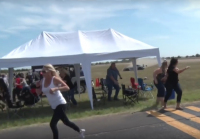 1600koňový Viper se při sprintu vymkl kontrole, zahrál si na sekačku (videa)