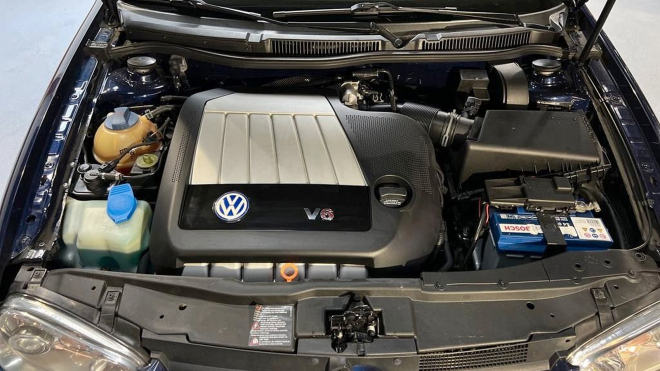 K mání je legendární VW Golf IV s dnes nepochopitelným motorem i karoserií, je to krásná vzpomínka na lepší časy