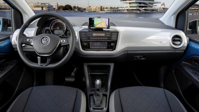 VW zjistil, že jen s drahými elektromobily to nepůjde, do prodeje vrací vyřazený levný model