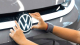 Úpadek VW trvá. Firma vypadla z prestižního indexu na úkor Nokie, uniklý plán ukazuje, že 4 továrny zavře a 100 tisíc propustí stůj co stůj