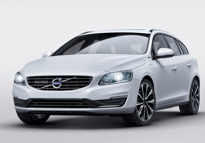 Volvo V60 D5 Twin Engine SE: méně výkonu, méně dynamiky, méně ceny