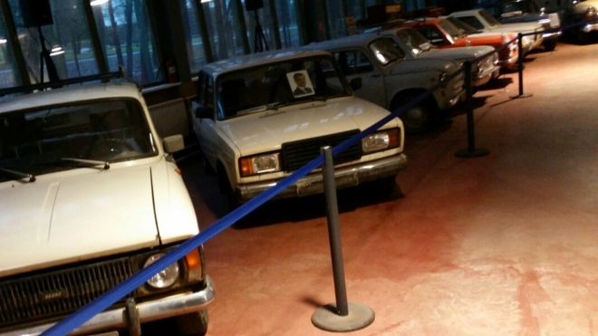 V prodeji se objevilo auto ruského premiéra z dob, kdy byl nepochybně chudý