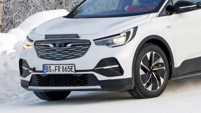 Sourozenec dalšího nového SUV Škody byl nachytán, na Opel si hrál marně