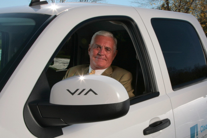 Bob Lutz změnil názor: otec Ampery říká, že menší elektromobily jsou nesmysl