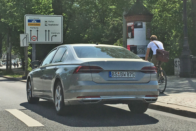 VW Phideon nafocen v ulicích Hamburgu, znamená to něco?