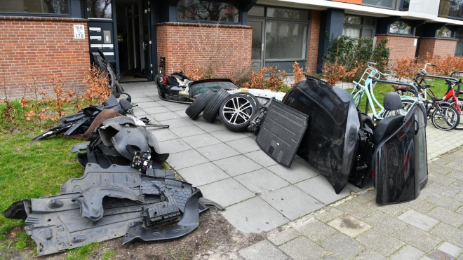Policie objevila ve sklepě činžovního domu celý VW Golf rozebraný na díly