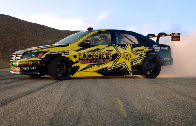 VW Passat 7,4 V8 s 900 koňmi v akci velká podívaná pro petrolheady není (video)