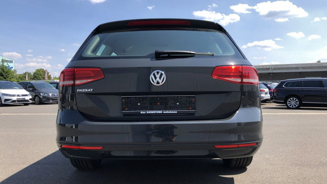 Neojetý VW Passat aktuální generace lze i jako kombík s 2,0 TDI koupit pod 450 tisíc, je to terno svého druhu