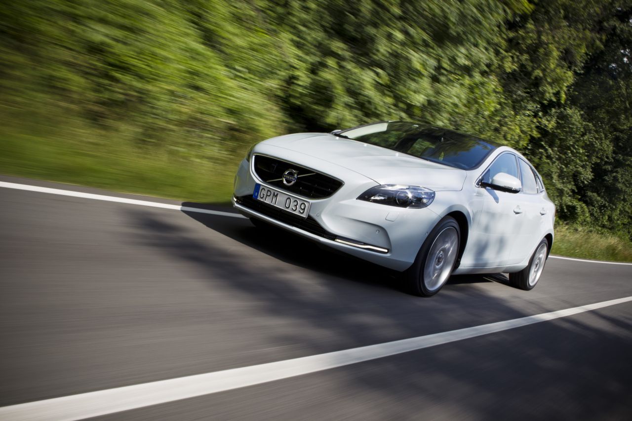 Volvo V40 2012 Prohlednete Si Svedsky Golf Na 40 Novych Fotkach Autoforum Cz