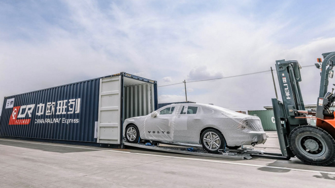 První velká značka začala vyrábět auta pro Evropu v Číně. Vozí je sem postaru