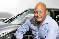 Šéf Koenigseggu už na elektřinu nevěří, vysvětlil, proč je dnes spalovací motor fakticky nenahraditelný