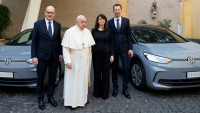 Svět je na tom opravdu zle, když už se i papež „montuje” do zelené politiky a propagace elektromobilů