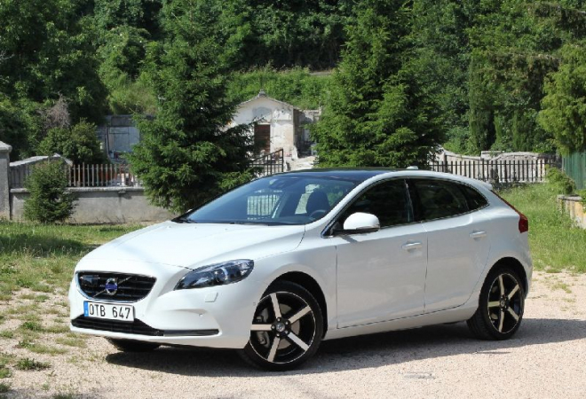 První test Volvo V40 D2 2012: dynamické hlavně na pohled