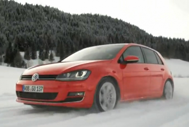 VW Golf VII 4Motion 2013: takhle si nová čtyřkolka razí cestu sněhem (videa)