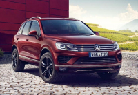 VW Touareg Executive je vínem inspirovaná edice ve vínové barvě