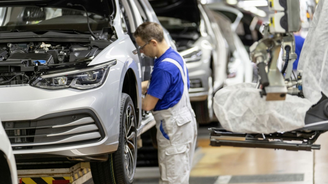Současná krize automobilového průmyslu nekončí, VW říká, že to nejhorší teprve přijde