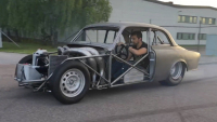 Monstrózní Volvo s dvoutaktním V8 už jezdí, je to ďábel na kolech