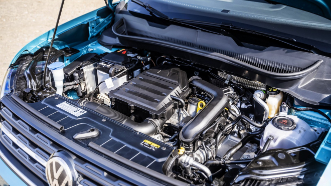 VW T-Cross je dnes nejlevnější cestou k modernímu německému SUV, jako ojetina v testu obstál