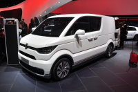 Volkswagen e-Co-Motion oficiálně: elektrický přepravník se otočí na pětníku