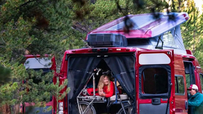 Firma prodává neskutečně flexibilní hotel na kolech, komfortně ubytuje i pětičlennou rodinu