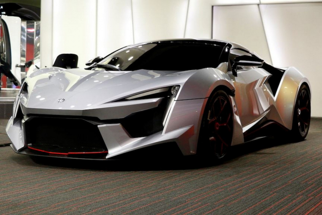 Fenyr Supersport už je v showroomu, takhle vypadá nejagresivnější vlk v reálu