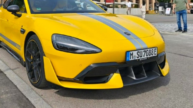 Čínský hit, který vypadá i jede jako Porsche, ale stojí jako Škoda, oficiálně dorazil do Evropy, první kus přihlásili v Německu