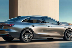 Nejnovější levné čínské luxusní auto je jako Mercedes třídy E za zlomek jeho ceny