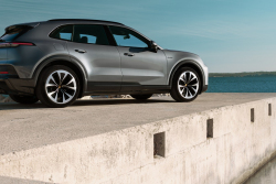 Nové Porsche Cayenne dál šokuje svou otylostí. Je vůbec nejtěžším Porsche historie, překonává i firemní traktory