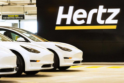 Hertz přebral s elektromobily a vnucuje je i lidem, kteří je vůbec nechtějí. Matku s dcerou jeden „uvěznil” na dálnici